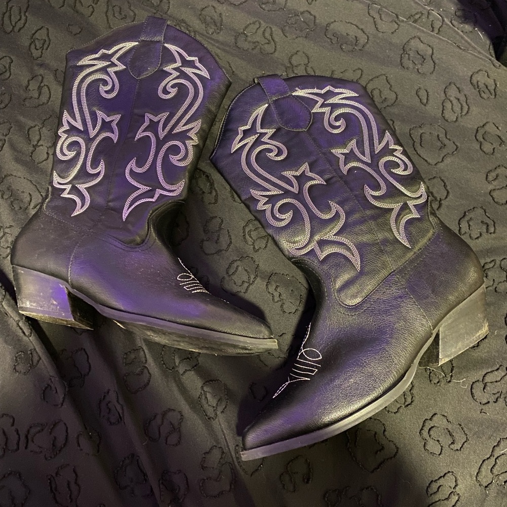 Black cowboy boots